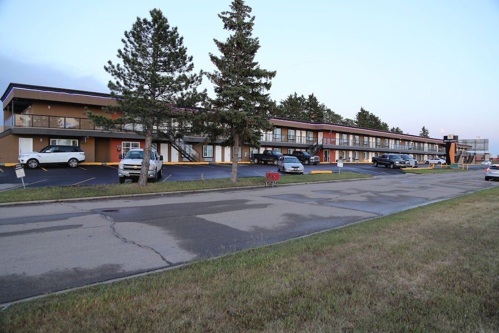 Royal Lodge Motel 42/50