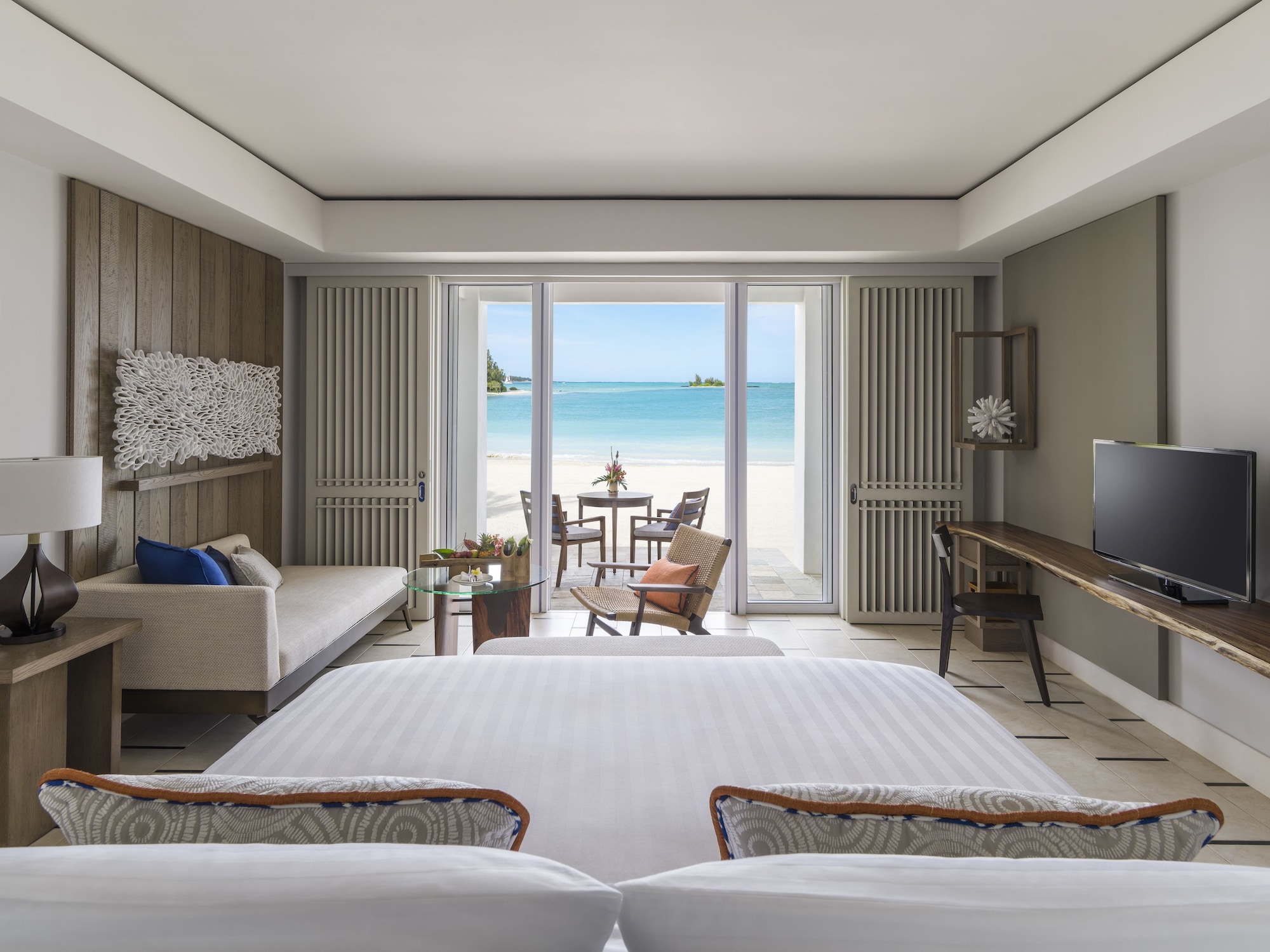 Hibiscus, Junior Suite, King Bed, Beach Front