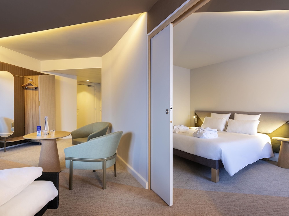 SUITE, DOUBLE BED, SOFA