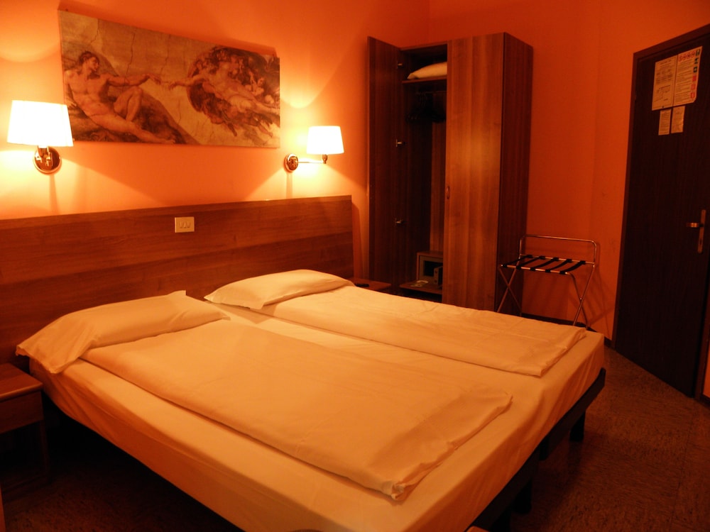 Hotel Corona 40/64