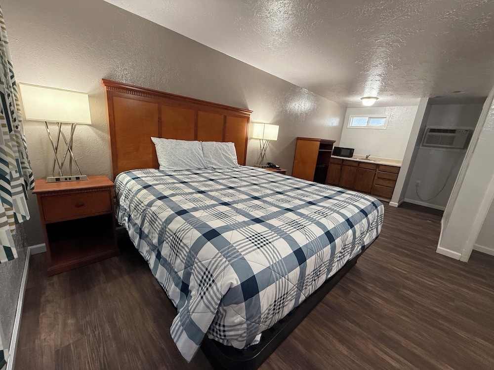 Budget Inn Bend by OYO 14/44