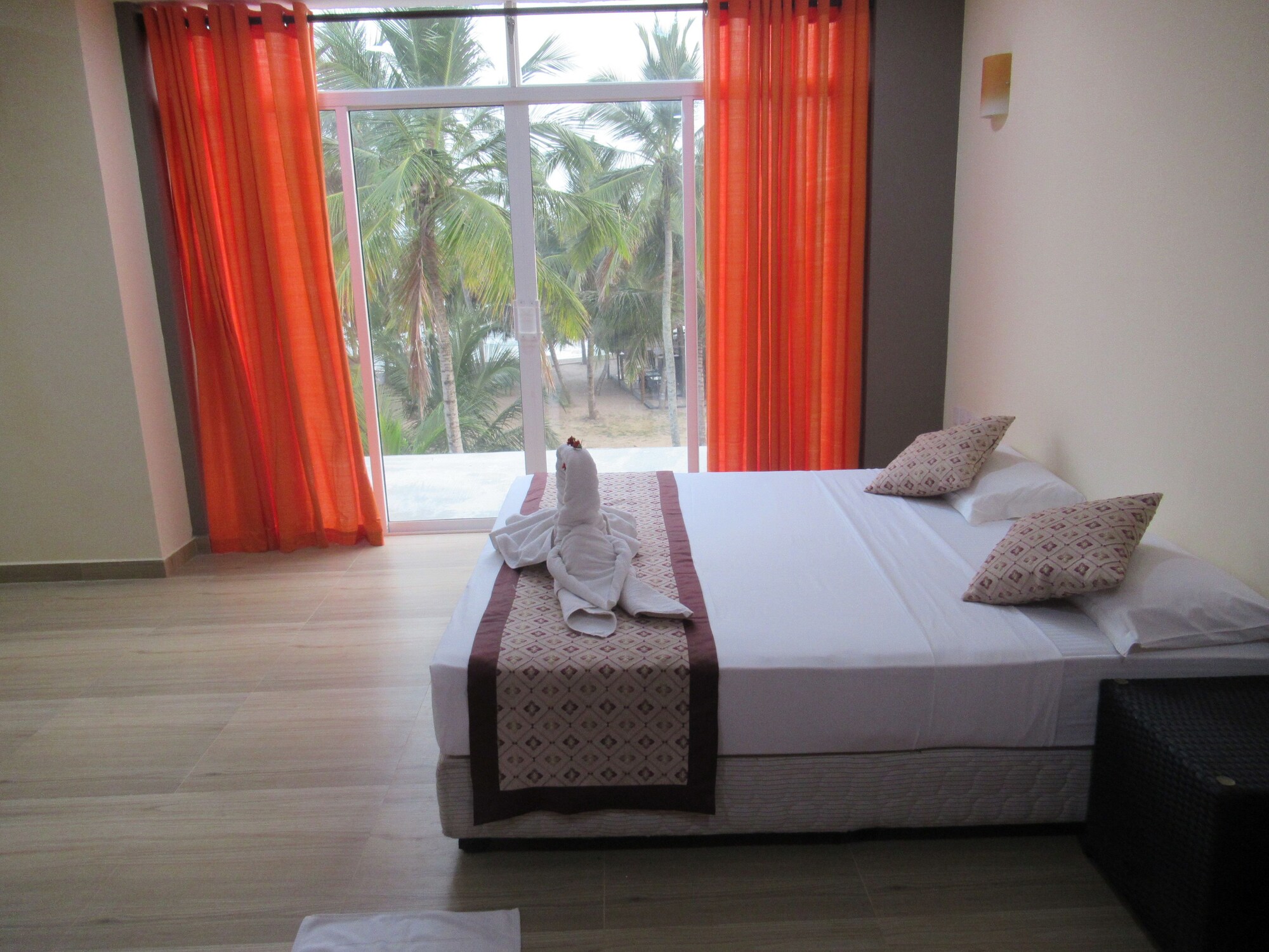 1 BEDROOM, STANDARD, DOUBLE OR TWIN BED, PARTIAL OCEAN VIEW