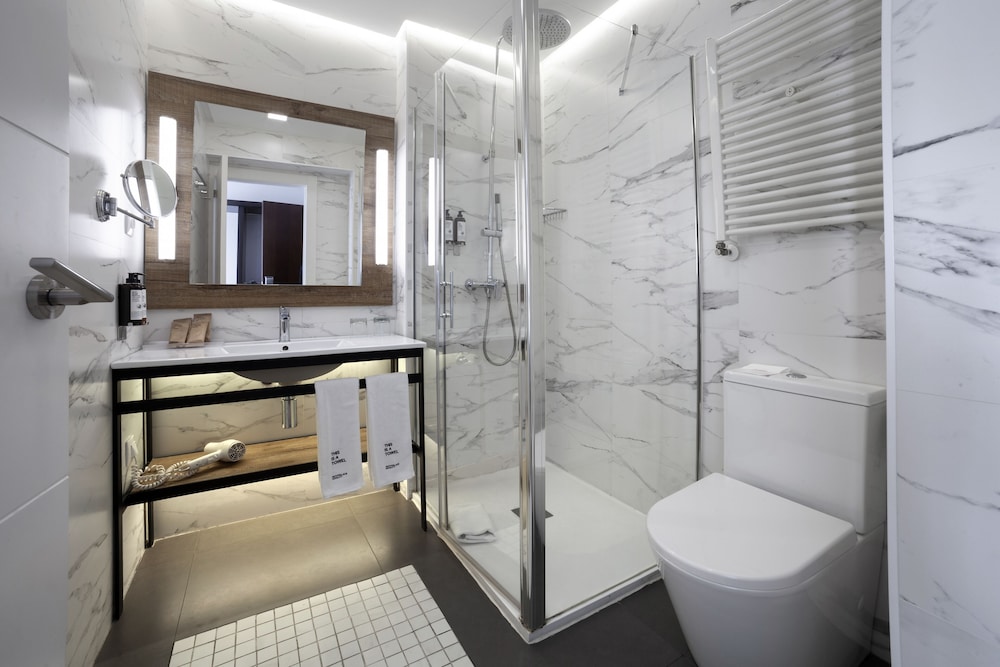 Petit Palace Arana 50/50