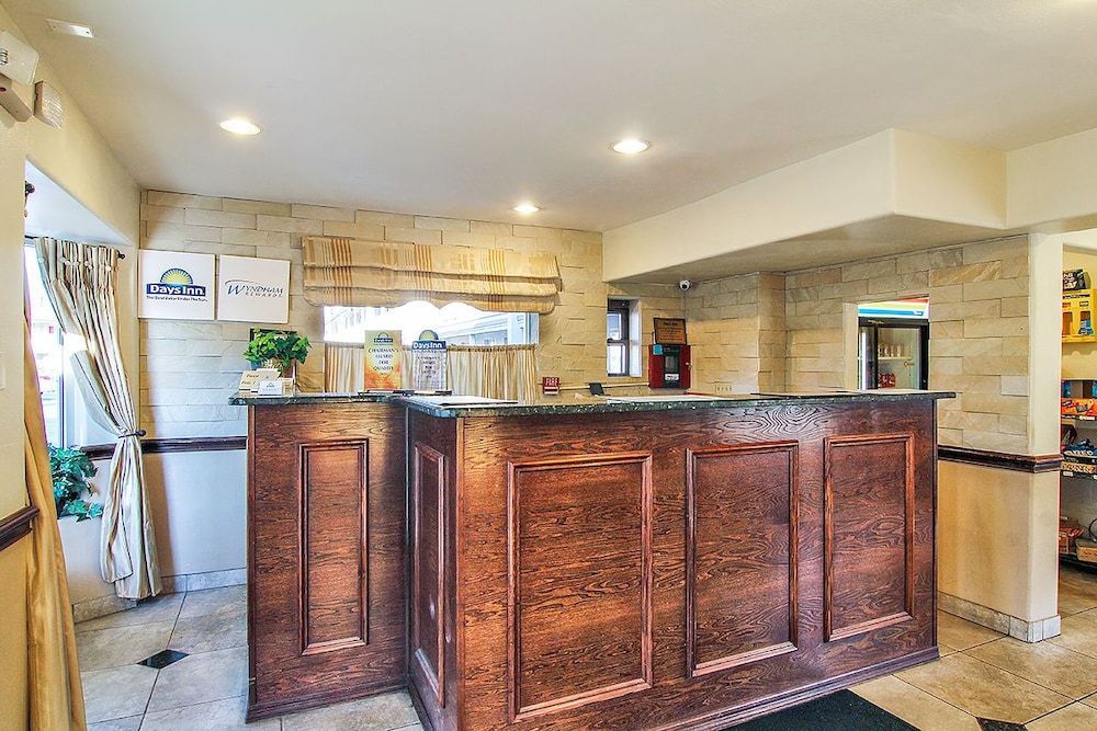 Days Inn by Wyndham Market Center Dallas Love Field 1/27