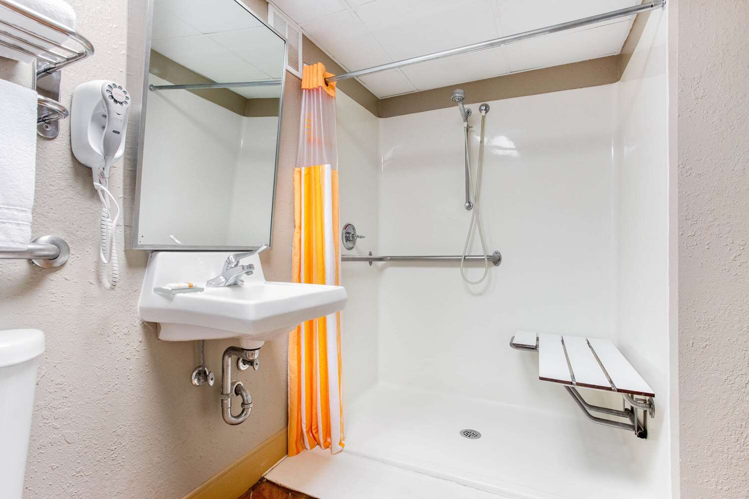 La Quinta Inn & Suites by Wyndham Indianapolis South 46/46