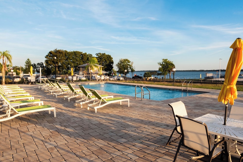 Key West Resort on Lake Dora 48/72