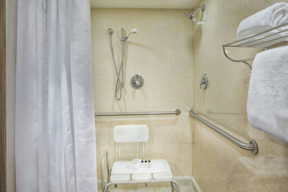 غرفة تقليدية بسرير كينج، Sheraton Philadelphia University City 8/10
