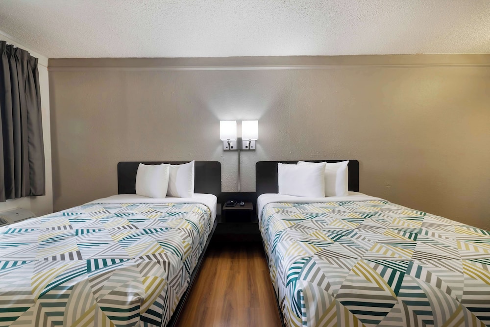 DELUXE, MULTIPLE BEDS