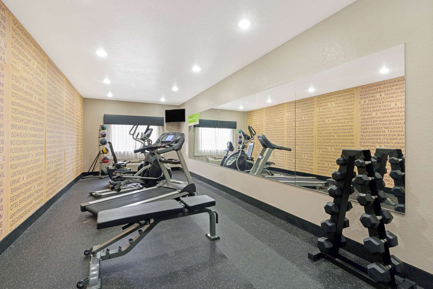 La Quinta Inn & Suites by Wyndham Ada 24/44