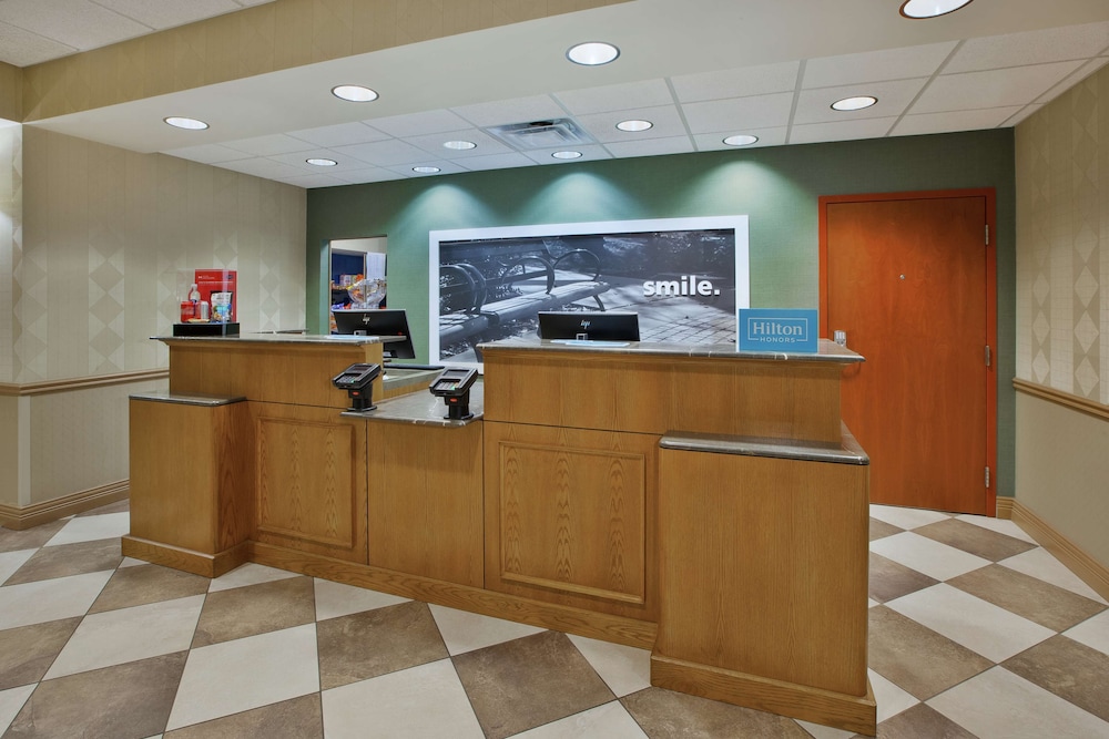 Hampton Inn Suites Plattsburgh 12/47