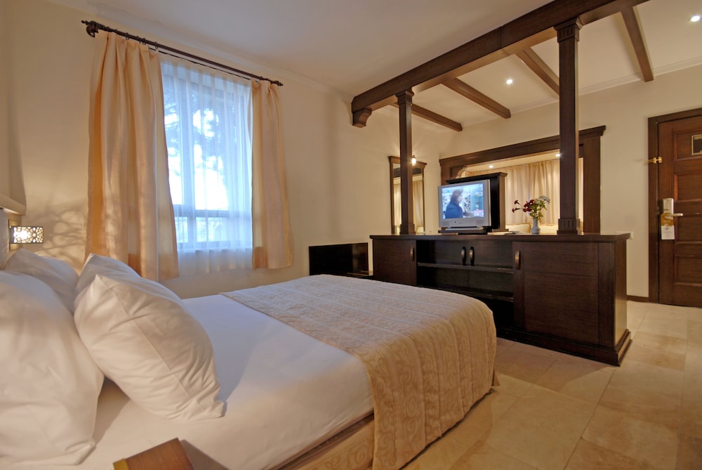 Tourist Hotel 6/63
