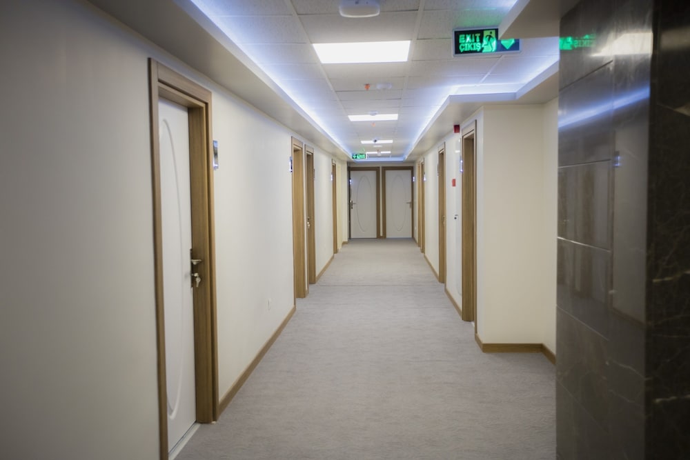 ROYAL INCI AIRPORT HOTEL 7/67
