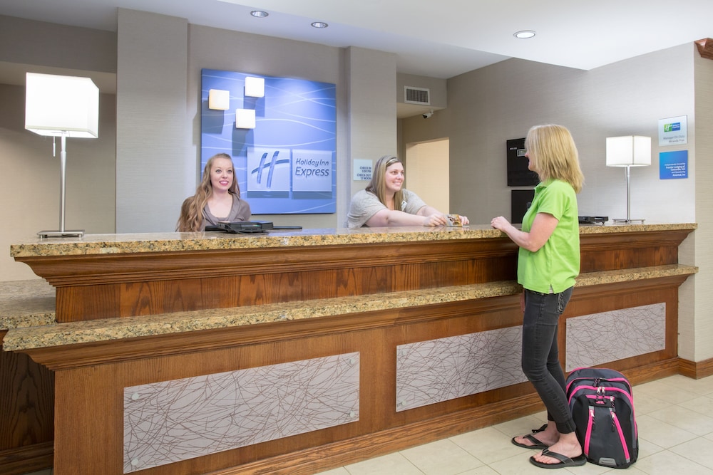 Holiday Inn Express Hotel Suites Concordia Us81 16/59