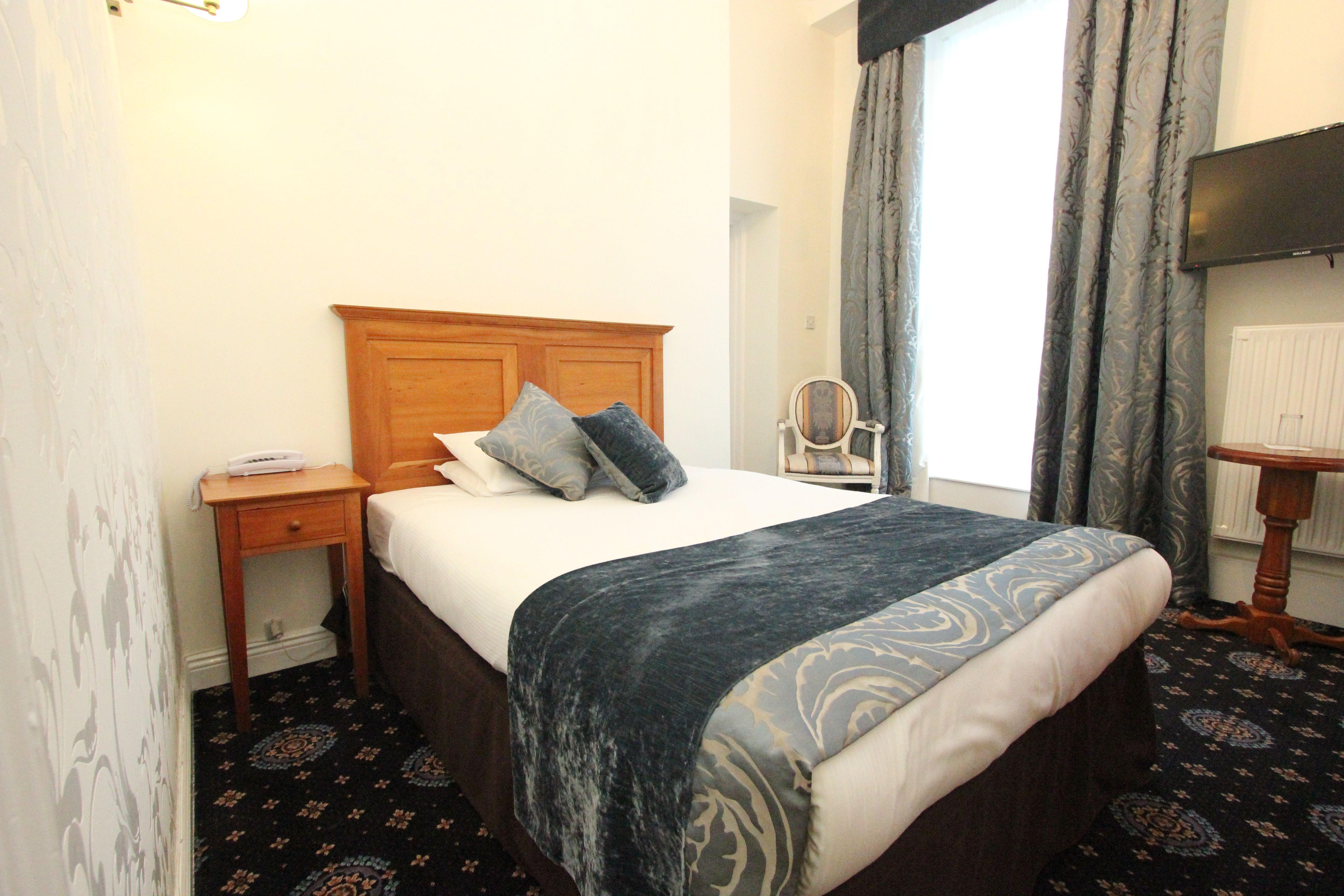 Castle Hotel 32/66