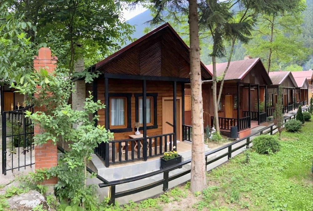 Inanlar Garden Hotel & Bungalow 54/58