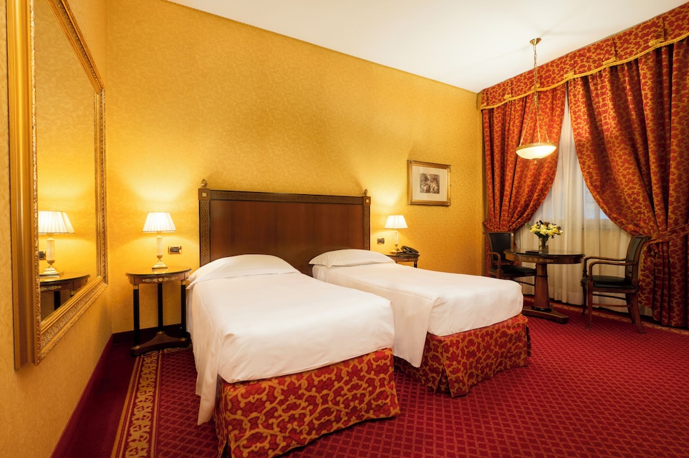 Room, Twin Beds