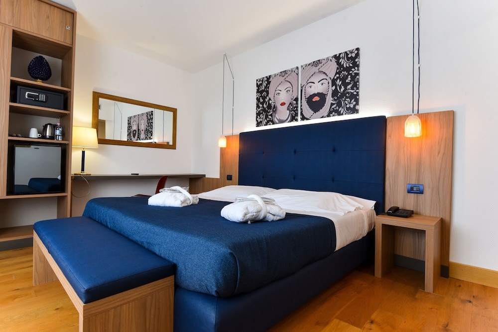 SUPERIOR, DOUBLE BED, VALLEY VIEW
