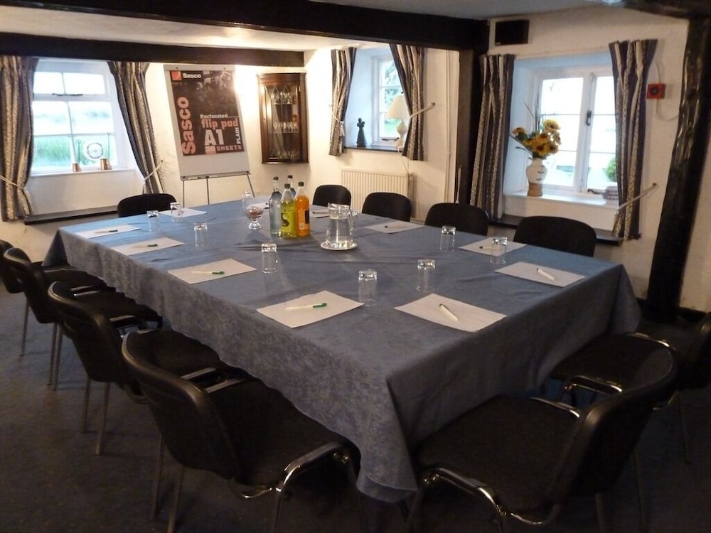 Apple Tree Hotel 28/30