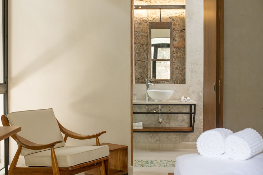 TreeHouse Boutique Hotel 49/50