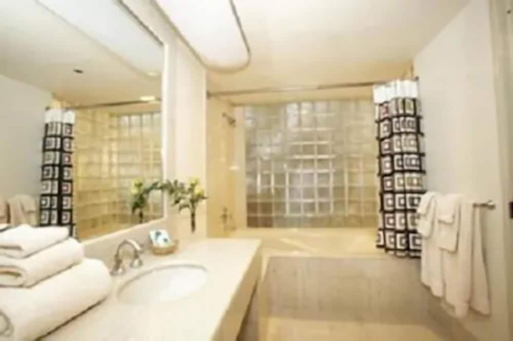 Atheneum Suite Hotel 13/39