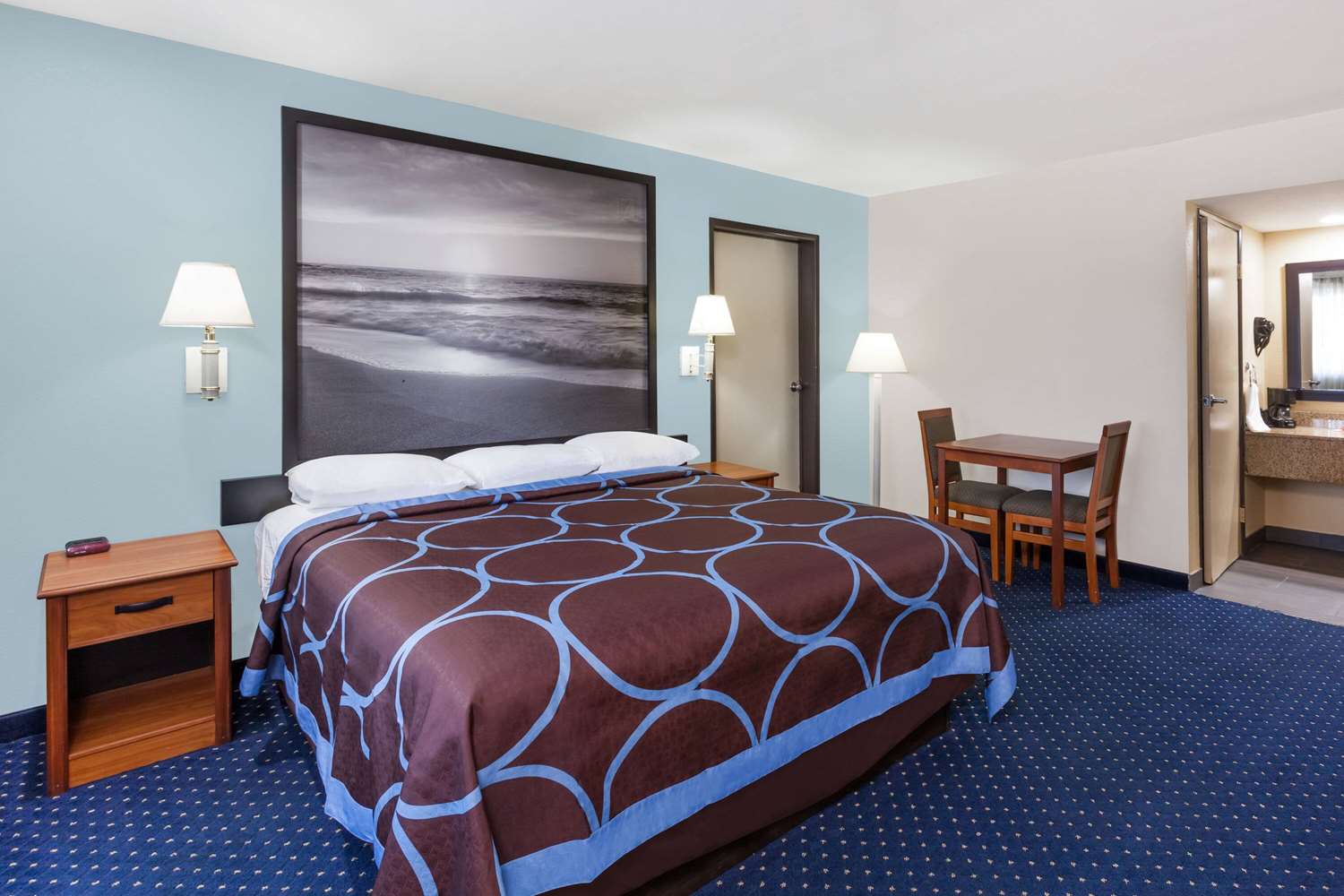 Super 8 by Wyndham El Cajon/San Diego 8/18