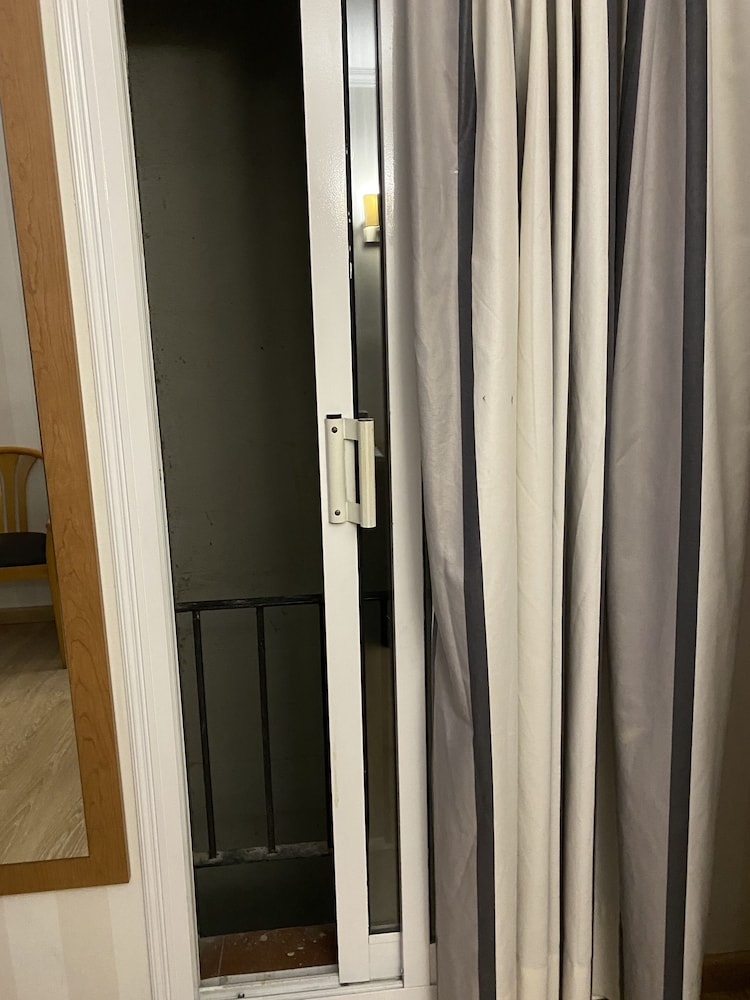 Ramblas Hotel 36/75