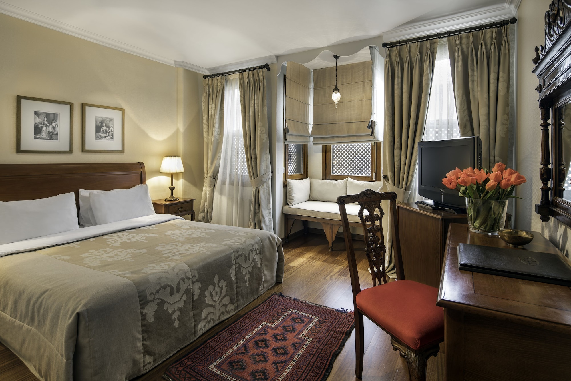 DELUXE, DOUBLE BED