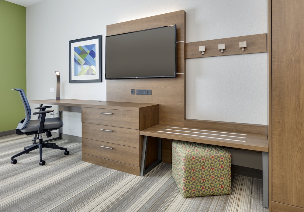 Holiday Inn Express Hotel And Suites Denton Unt Twu 61/68