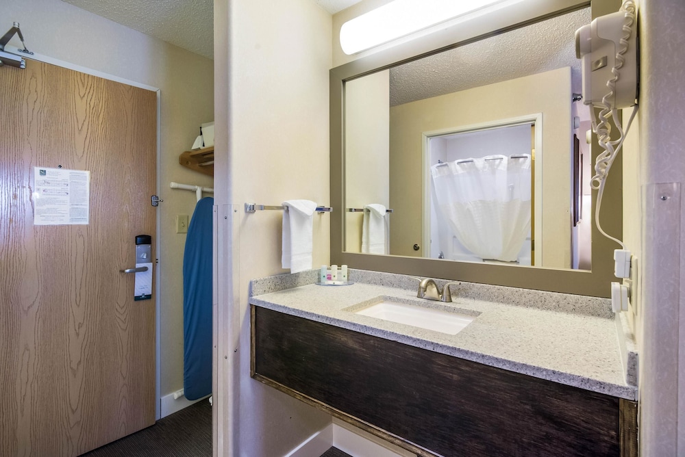 Quality Inn & Suites Pueblo West 39/43