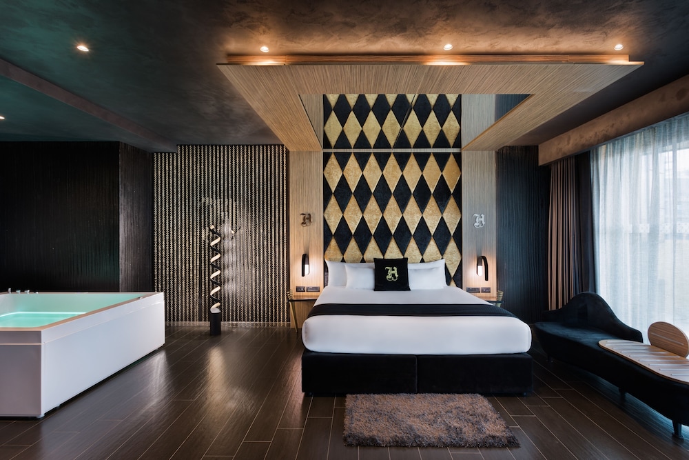 H Hotel Adults Only 31/68