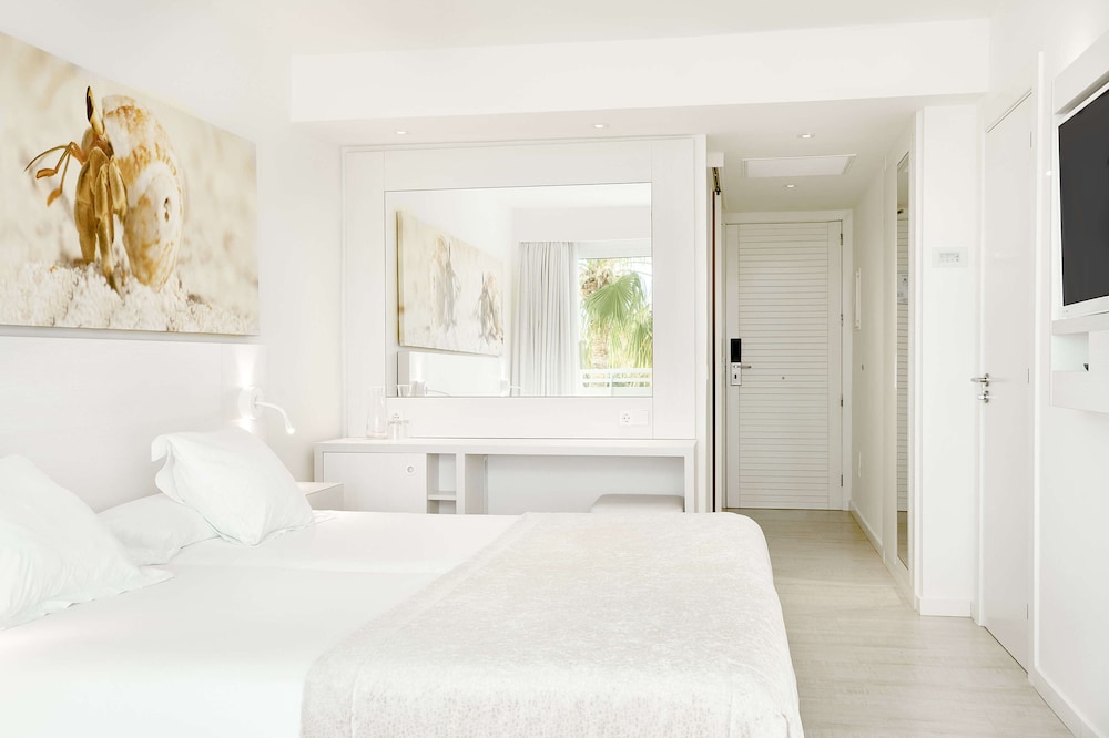Room, Twin Beds, Balcony, Priority Location