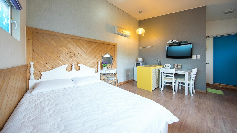 Hongcheon Lime Orange Pension 8/49