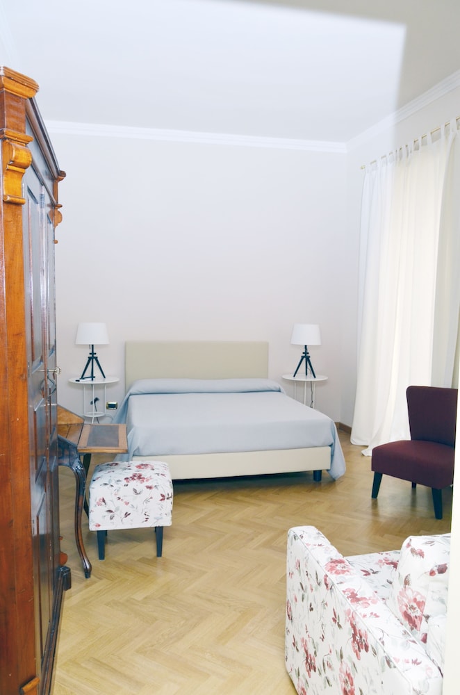 غرفة رباعية بسرير كوين مع أريكة، B&B Casa D'alleri 2/6
