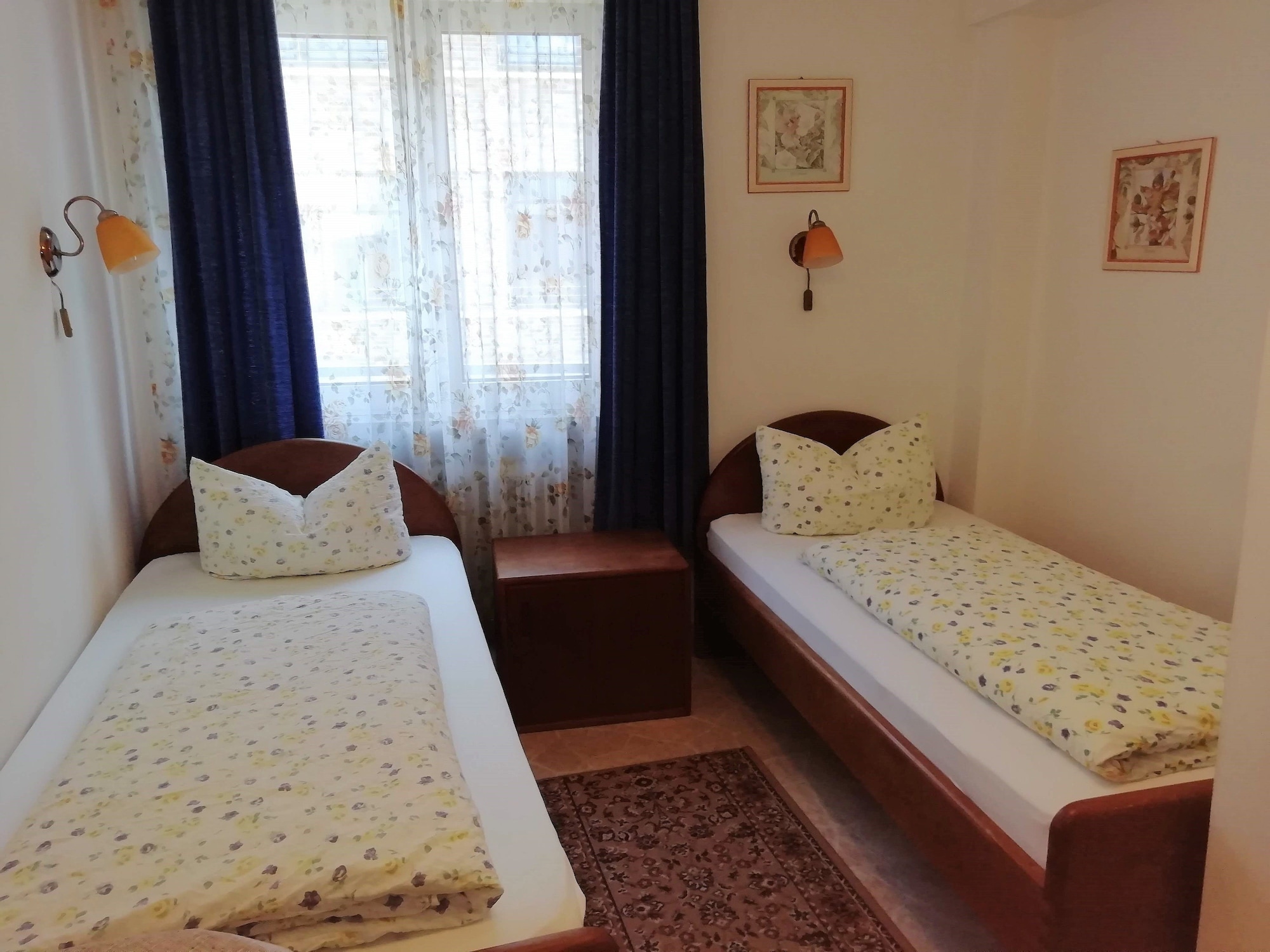 BASIC, DOUBLE OR TWIN BED