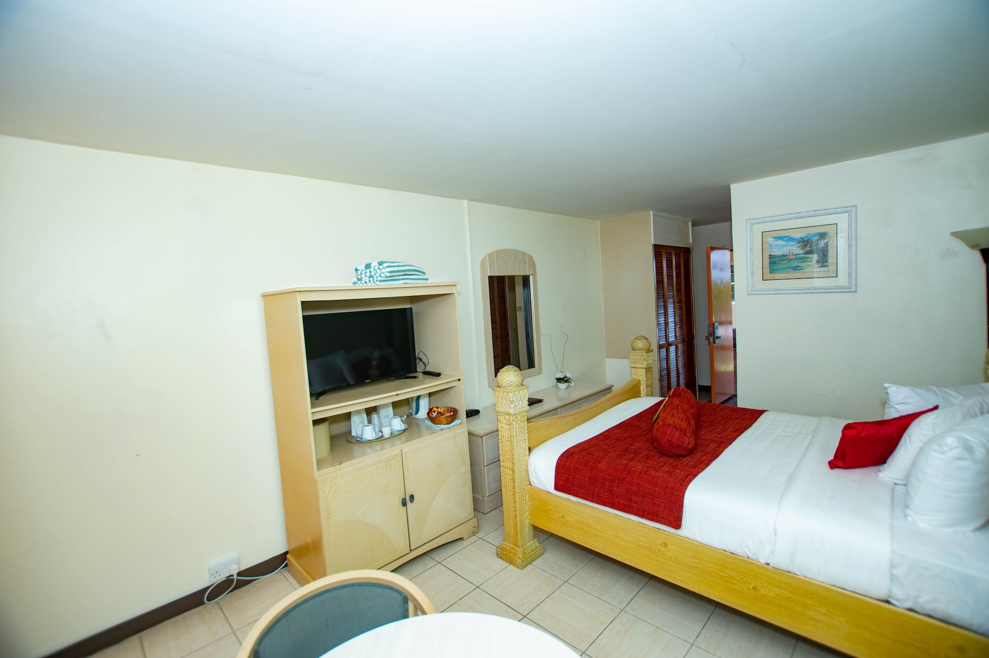 Executive, Suite, Queen Bed, Point Salines Hotel 2/10