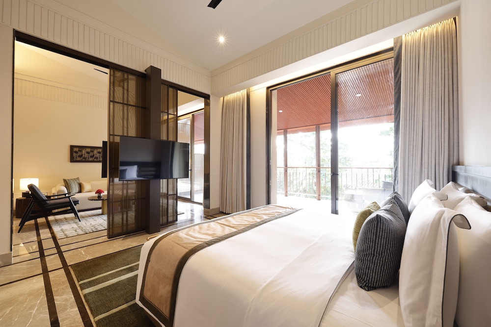SANCTUARY, SUITE