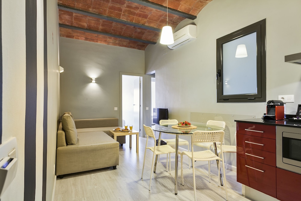 Fira Centric Apartments 62/72