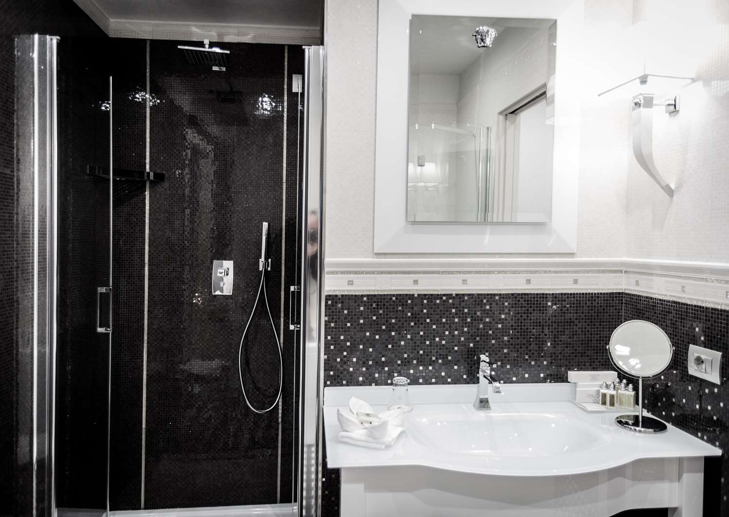 Junior Suite, King Bed, 2 Bathrooms، Best Western Premier Milano Palace Hotel 6/8