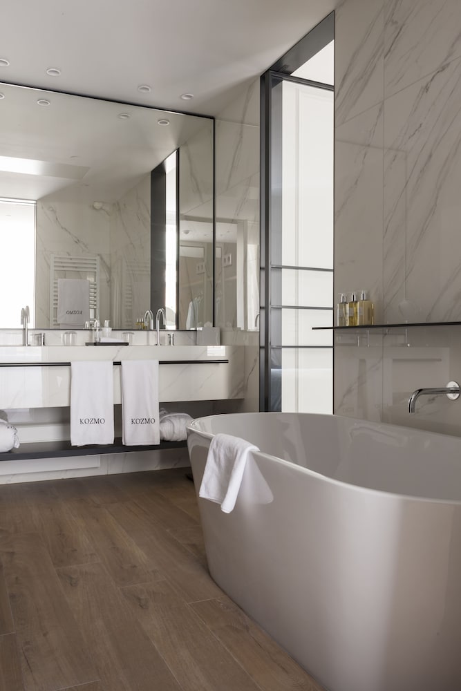 Kozmo Hotel Suites and Spa 12/50