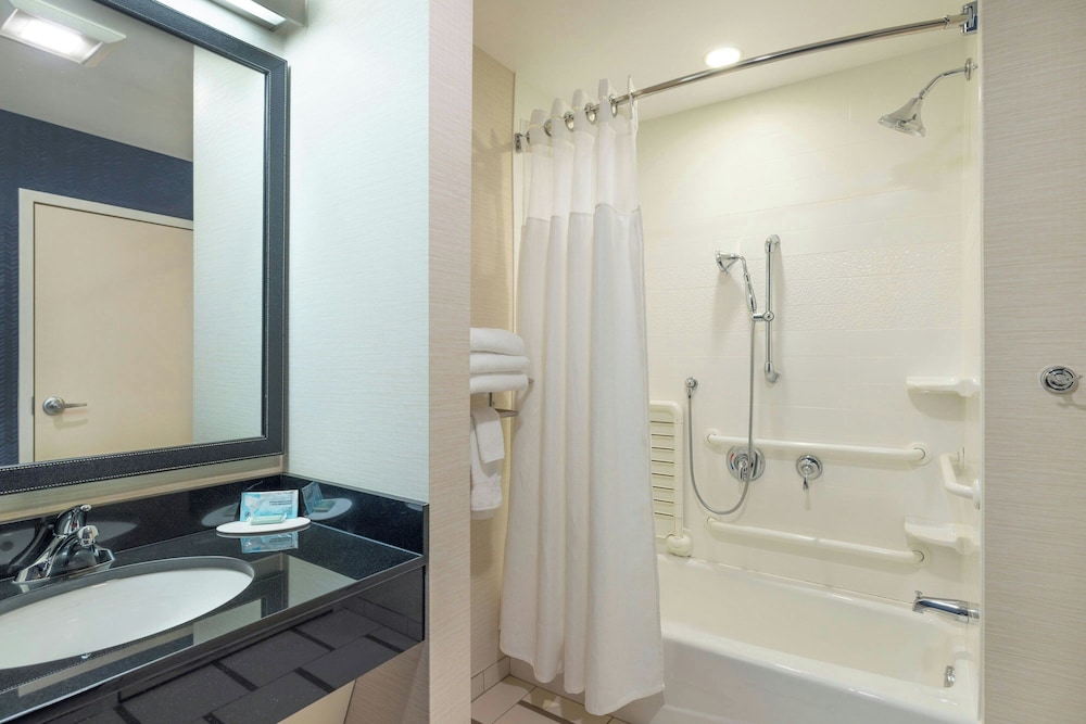 Fairfield Inn Suites Springfield Northampton Amherst 50/52