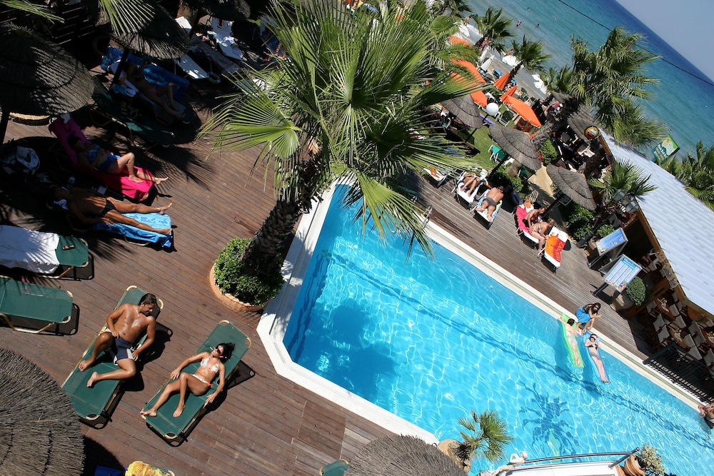 Phoenix Beach Hotel 68/72