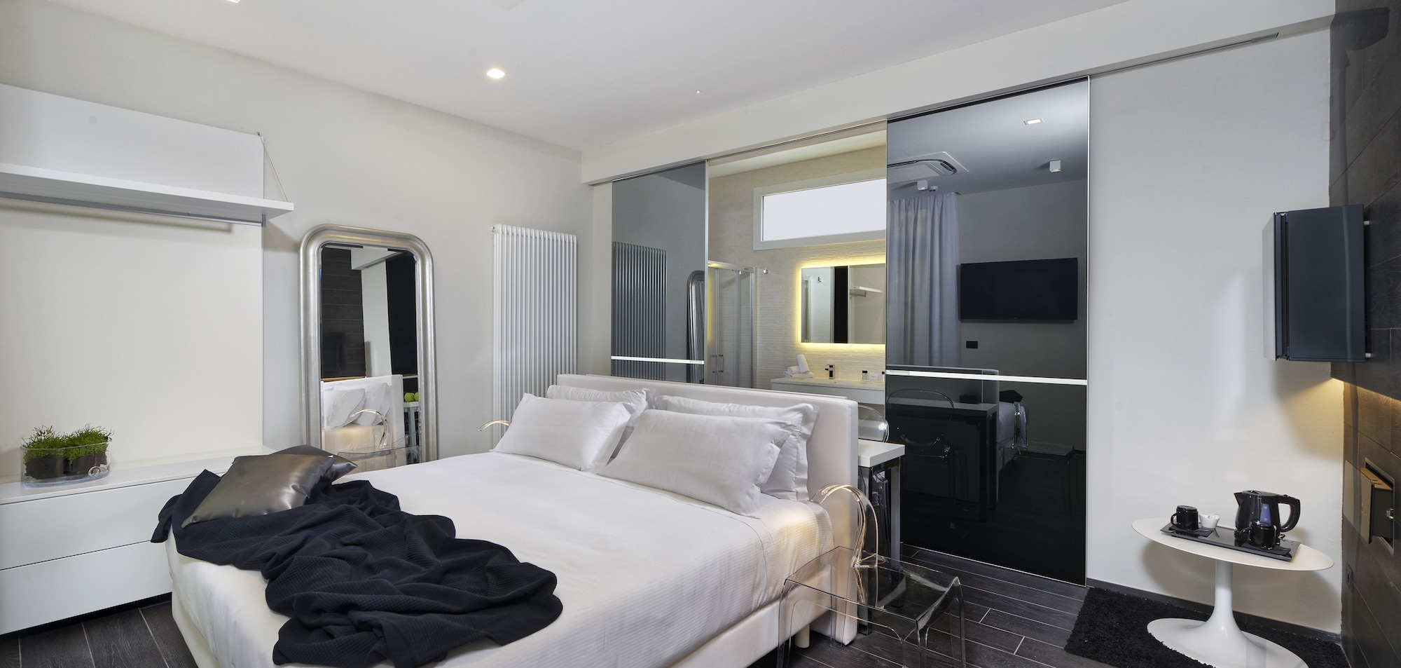 DELUXE, DOUBLE OR TWIN BED, BALCONY