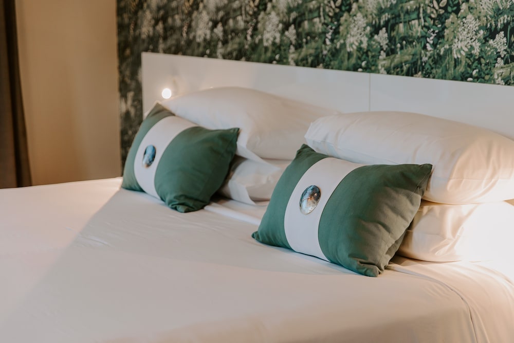 Pacific Hotel Cairns 38/72