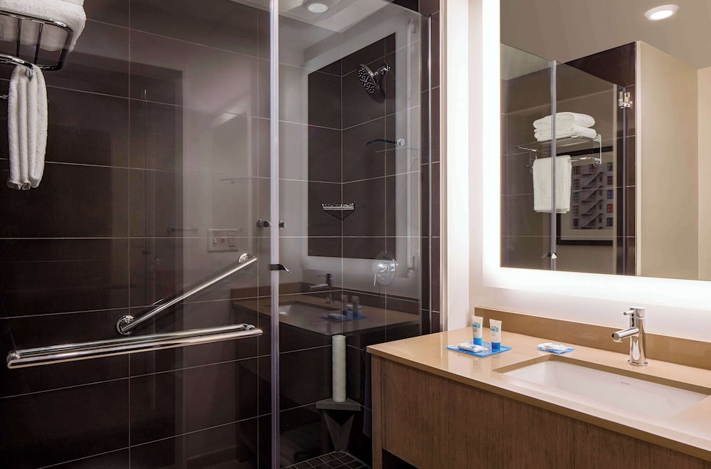 Hyatt House New Orleans/Downtown 72/74