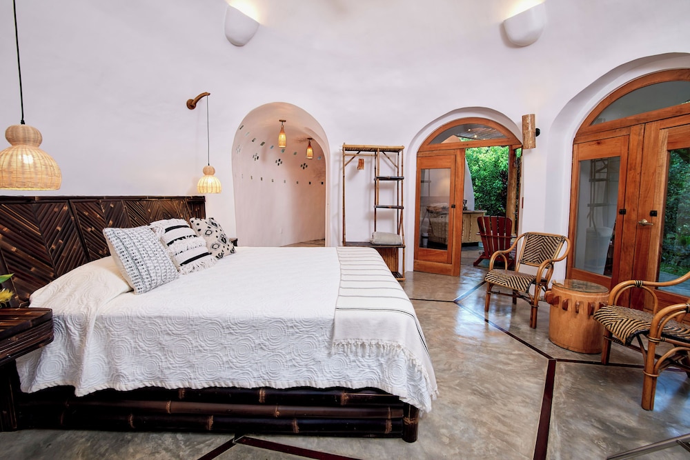 Dome, Suite, Queen Bed