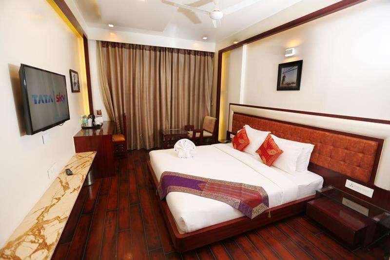 Court, 2 Queen Beds