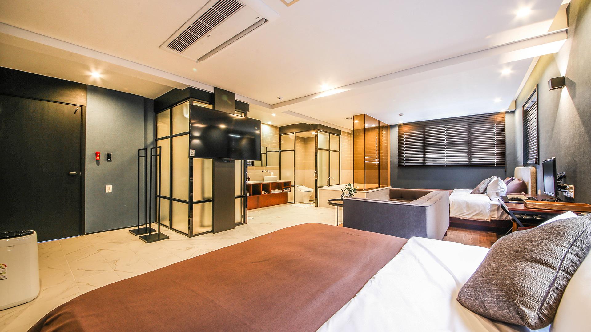 Suite, Double or Twin Bed
