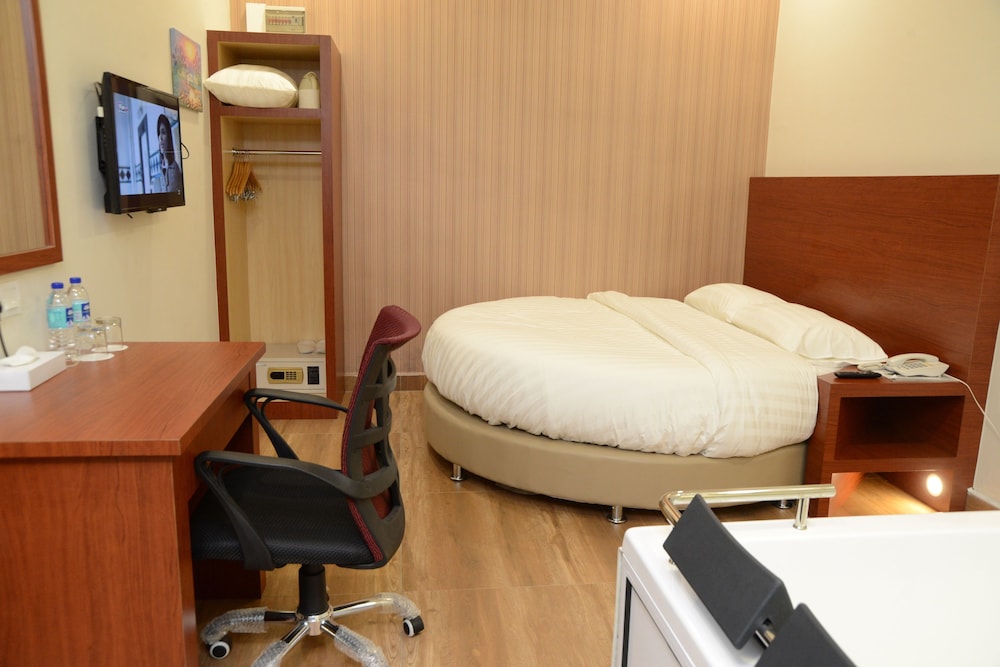 Elegant Hotel 31/45