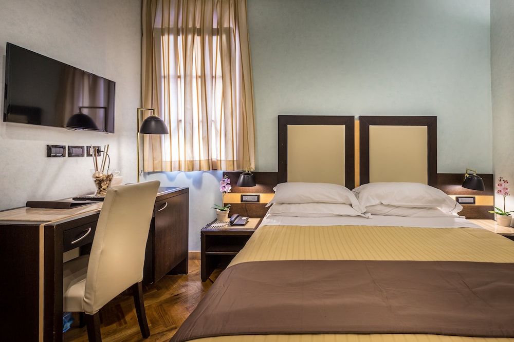 HOTEL DUOMO 37/74