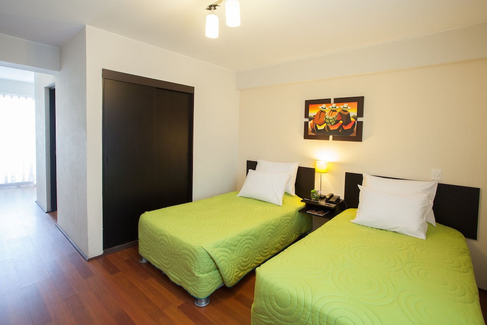 HOTEL SANTA CRUZ 17/60